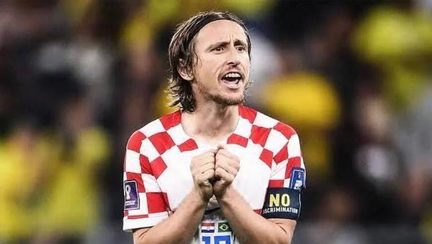 巴萨王者归来！费兰托雷斯帽子戏法领衔三连胜，欧冠复仇战即将打响