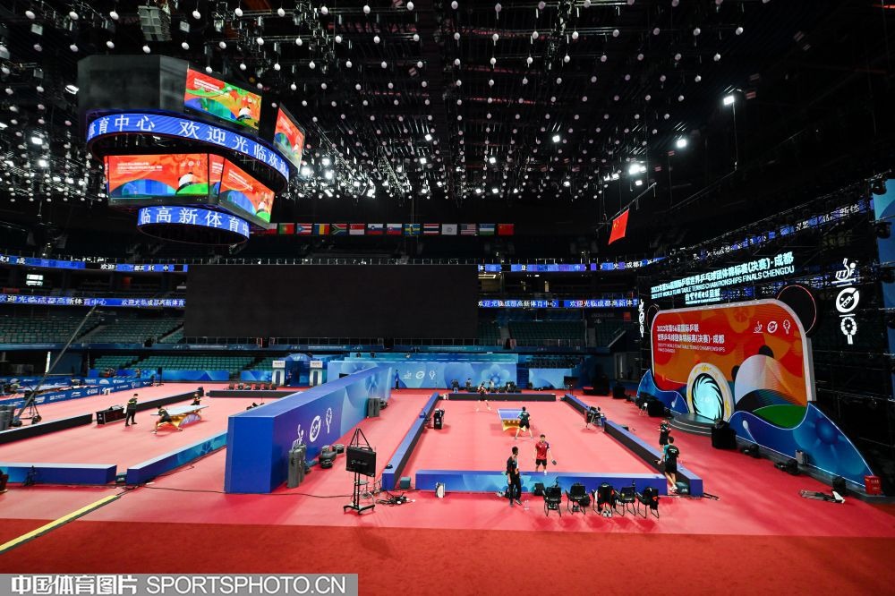 铃木一朗在 2001 年季后赛展现极其精准的传球，将试图冲向三垒的跑者阻杀出局